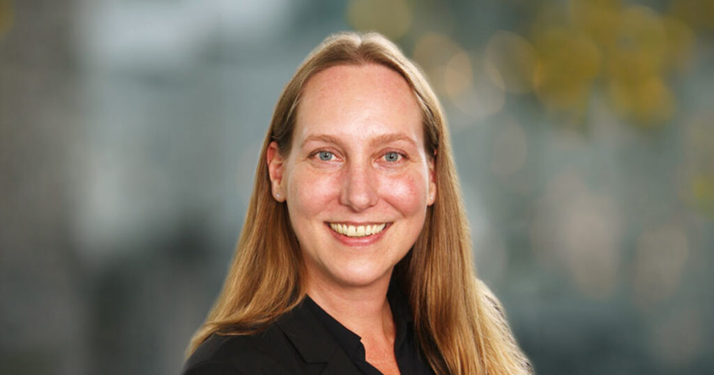 Sonja Schwarzkopf, CEO des Incubator Village Beeskow und Gründerin der Valuedfriends AG, lächelt in die Kamera