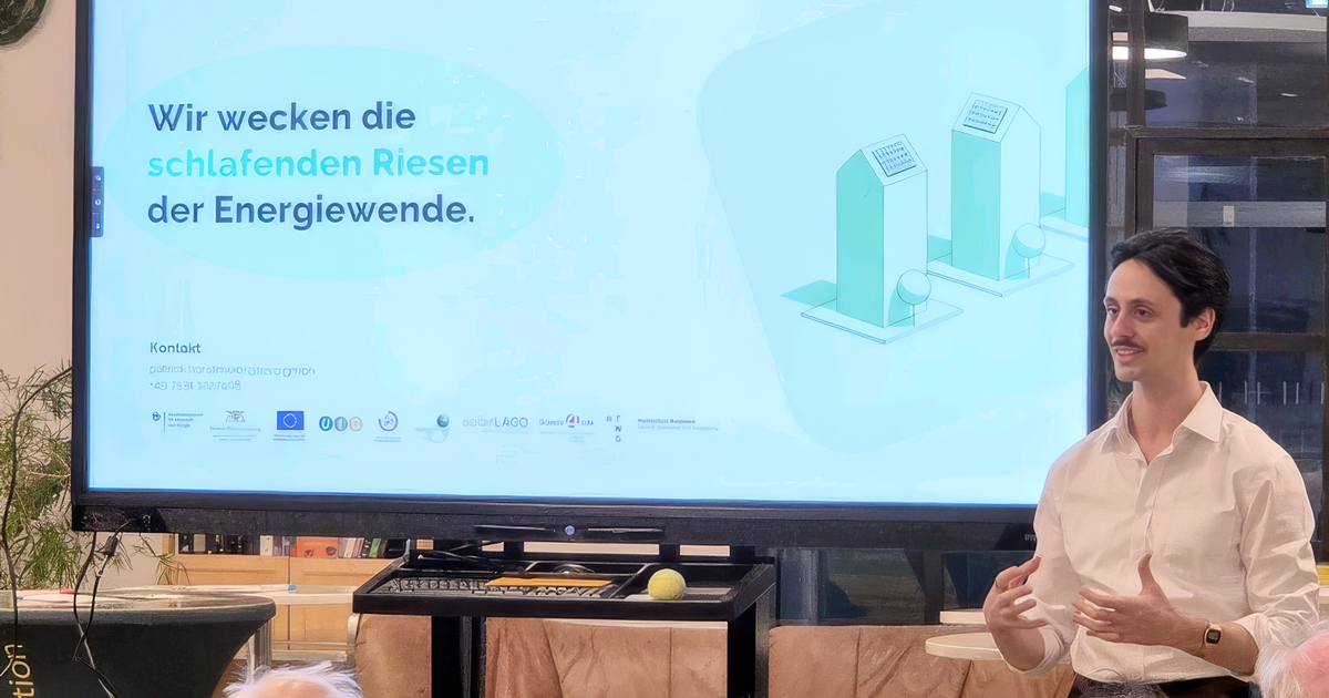 Patrick-Noël Horstmeier bei einem Vortrag zu Photovoltaik auf Mehrparteienhäusern – levo GmbH, Konstanz